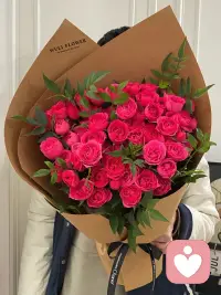 伸个懒腰，喝一杯温水，用最温柔的方式，拥抱那个疲惫的自己。配图