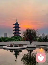 懂得换位思考，懂得留有余地，懂得在别人难时伸手，在别人错时包容。和这样的人同行，你会慢慢被滋养，心变软、气变顺、福变厚。配图