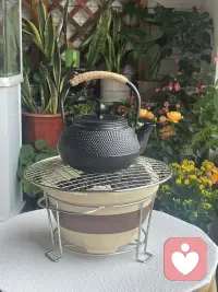 清晨的一句问候，雨天的一把雨伞，深夜留的一盏灯，生病时的一杯热水，这些细碎又平淡的瞬间，才是感情最真实的模样。配图