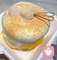 真正的倾听，需要先让自己的内心静下来，暂时收起自己的想法与评判，把注意力全然交给倾诉者，这是对他人的尊重，更是对自我情绪的克制。