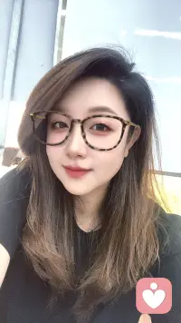 一个经历过风雨，还依然热爱生活，阳光快乐的人，希望能给你带来温暖和快乐！配图