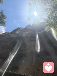 不要把除自己以外的任何人和事，
当做自己永远的精神寄托。
任何形式的存在都有保质期，
友情、爱情、又或者亲情，
都有可能像罐头一样变质。

人只会因为有价值而被爱，
不会因为你缺爱而被爱。
