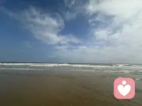 你不必独自扛着，我在这里，慢慢听你说配图