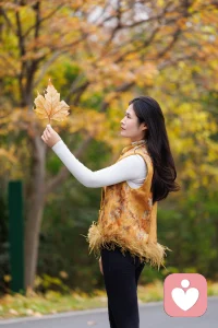 秋天的风在提醒我，不必追赶谁，不必成为谁，安安心心做自己就很好。配图