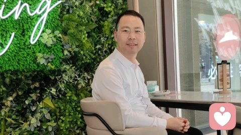 隔着屏幕，我接住了那只濒临破碎的手