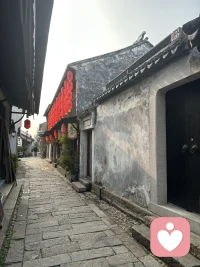 一扇门如果敲了很久都没有回应的话，那就不必再继续，一是对别人尊重，也是对自我的维护。