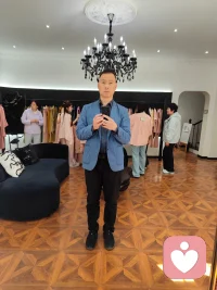 昨天和媳妇开车去离家80km的雄安新区的安新县城去买衣服了。她说家里没有那种款式，而且那边也便宜。我说好吧，去就去，就当做去旅游了。😄配图