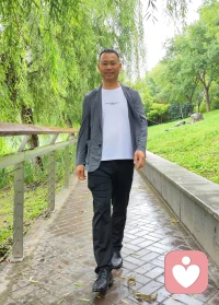 感情再深，爱的再投入，也要给彼此一定的私人空间，抓的太紧反而容易失去。