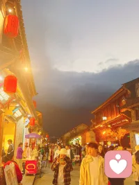 不用担心，你的一句话、两句话会让别人受伤，会让关系断裂，别人没有那么脆弱，关系也没有那么易碎。

如果你经常会有这样的担心，那么这可能源于内在全能自恋的幻想。你觉得自己一句话两句话就足以影响别人的心情，足以决定关系的走向，好像你说了几句好听的，别人就高兴了，关系就好了，你说了几句难听的（不一定是真难听，有可能只是没有符合对方的期待），别人就生气了，关系就不好了。仿佛对方的情绪和关系的走向完全取决于你说了什么，这确实有点自恋。

人为什么会这么自恋？原因之一是因为从小到大的成长历程中，总是被养育者评判：我生气都是因为你，是因为你做了什么，我才生气的……这样日复一日的洗脑就会扭曲我们的认知，让我们对自己的影响力产生了夸大，仿佛自己的一言一行能够决定对方的状态和关系的状态。配图