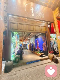 在关系中不能拒绝别人，有可能是把自己内心害怕被拒绝的部分投射给了别人。换句话说，因为自己早年体验过太多次被拒绝以后，激发出内心的被抛弃、不被爱、自己不好等的负面想法，以及愤怒、焦虑、不安、惶恐等的负面感受，于是为了不让别人也体验到这些负面想法和感受，就天然觉得别人也害怕被拒绝，于是自己就忍着憋着也不可以拒绝。好像，唯有如此，才能保护自己，保护对方，保护关系。配图