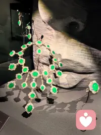 当一个人不执着于自己必须是对的，那么ta就获得了可以犯错的自由。 

当一个人不执着于自己必须是完美的，那么ta就获得了可以不完美的自由。配图