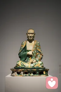 爱自己，是理解和尊重自己的感受和需求，是遵从自己的本心，不愿意的时候可以拒绝，是在做得没那么好的时候，给自己理解、宽容和抱持。对自己无条件的接纳，永远站在自己这边，给自己最深沉的允许和最宽广的自由。配图