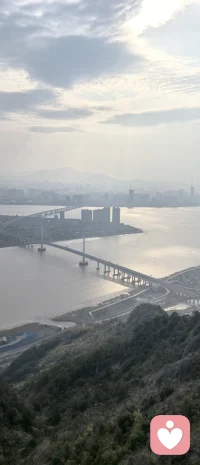 一个人能拥有“随时离开一段关系”的底气和勇气，以及“离了谁我都可以活，尤其是精彩活着”的魄力和能力，这是一个人安全感、主体性和力量感的终极体现。配图
