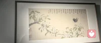 活得自在的人，都完成了与原生家庭的“精神断奶”。这并非疏远或决裂，而是一场内在的成年礼，在内心深处划清情感的边界，温柔地接纳来路，却不再被过往的模式所定义。

这其中最大的转变是，将目光从外界收回自身，不再向外索求认可，而是向内建立坚实的价值内核。在风暴中为自己提供情感庇护，在迷惘时坚守自己的判断，为自己筑起最可靠的屋檐。

这种独立带来的是一种深刻的自由，它让人既能在理性上理解父母的局限，又能在情感上走出他们的轨迹；既能珍视血缘的纽带，又能忠于自己的意志。最终的目的，我们要成为了自己人生的主宰，而非原生故事的续写。配图
