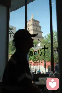 “倾听，是最好的陪伴。”
​
“你的声音，我在听。”
​
“说出来，会好受些。”
​
“听见你，陪伴你。”配图