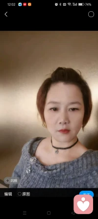 不知道为何最近都喜欢安安静静的听着伤感的歌，听着听着就感觉心里酸溜溜的，很难过。配图
