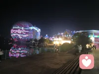 这世间的美，很多时候都来自于不经意间。不经意间的遇见，遇见光和星星，遇见清风与夕阳，遇见山河，包括遇见你，遇见他（她），然后所有的遇见都成为了恰如其分的美好，所有的遇见也都成为了恰到好处的惊喜。生活，细细品味，慢慢沉淀，悲喜苦甜，都丰富着我们的人生。配图