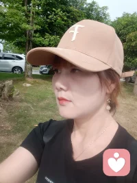 这世间的美，很多时候都来自于不经意间。不经意间的遇见，遇见光和星星，遇见清风与夕阳，遇见山河，包括遇见你，遇见他（她），然后所有的遇见都成为了恰如其分的美好，所有的遇见也都成为了恰到好处的惊喜。生活，细细品味，慢慢沉淀，悲喜苦甜，都丰富着我们的人生。配图