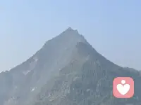 或许您现在行走于山脚，我愿意陪您直达巅峰。配图