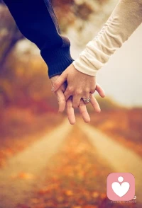 什么叫灵魂伴侣，我的理解是：爱你不为难你，懂你不伤害你，付出不向你索取，你累了他心疼，你哭了他安慰，爱你却不粘着你，想你不纠缠你，喜欢的是你的人，在乎的是你心，像家人一样相处，想朋友一样谈心，如若你有，请务必珍惜。