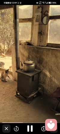 一人问阿凡提：“阿凡提！听说人是用泥巴做成的，这话当真吗？”
“当真！”
“人如若是泥捏的，那么泥巴里面掺麦草了没有？”
“掺了的。如若没有，人们在这个悲惨的世界上，身子早就让泪水给泡散了。”
（完）配图