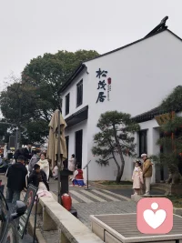 有的人陪你走了很多年，却没教会你什么；有的人只出现了一阵，却让你彻底改变。真正的缘分，不是陪你一生，而是渡你一程！配图