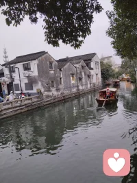 有的人陪你走了很多年，却没教会你什么；有的人只出现了一阵，却让你彻底改变。真正的缘分，不是陪你一生，而是渡你一程！配图