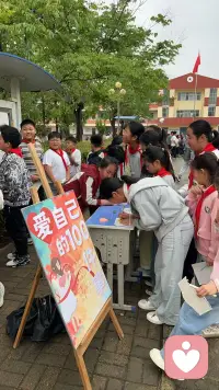 为人父母的你们，多久没学会爱自己了？特别是母亲，为了孩子，为了家，宁愿掏空自己，宁愿把所有的爱给最爱的人，但反过来问自己，你爱你自己吗？配图