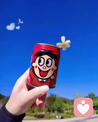 叮咚！你的马年专属“情绪充电宝”已上线 ⚡️
不聊大道理，只做你随手可及的树洞。
把“压箱底”的心事清一清，
把生活里的琐碎换成甜甜的糖 🍬。
今天也要做个快乐的“给力小听客”呀！配图