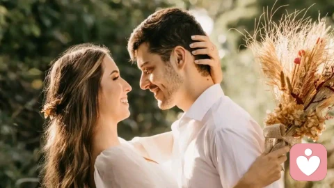 真正的亲密关系,从愿意聊感受开始\n \n我们总以为亲密关系的核心是分享日常,是一起吃饭、看电影,却往往忽略了比这些行为更重要的——聊感受。\n \n很多人习惯