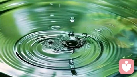 真正的放下，不是拉黑，不是删除，而是这三个字\n\n你有没有过这样的时刻？\n\n深夜翻遍一个人的朋友圈，盯着对话框打了又删，明明已经分开很久，却还是在某个瞬间