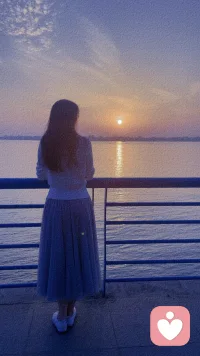 曾以为，要走很远的路，才算见过世界；要被人偏爱，才算拥有幸福。直到停下追逐别人的脚步，才明白：别人的认可其实也没那么重要，不必把自己的情绪拴在外界的评价里。