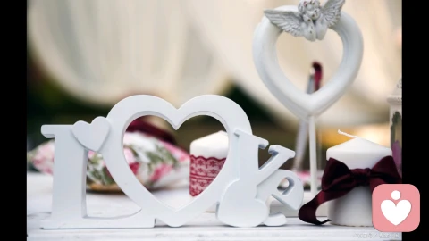 深刻的爱，是一场伯乐相逢\n \n世人总将爱归于热烈心动、缱绻温柔，可真正深刻绵长的爱，从来不止风月情长，更是一场难得的伯乐相逢。\n \n伯乐从不会苛求千里马