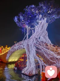 人和人的关系，从来不是单方面的事。
你进一步，他就退一步。你站住了，他就停了。
边界感这个东西，不是别人给你的，是你自己一寸一寸守出来的。