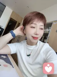山川是大地不动的深情
湖海是人间流动的留白。
世事冗杂，总要留出一些缝隙
给长风，给碎浪
给那个沉默的、自由的灵魂配图