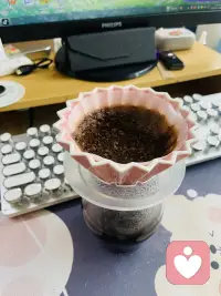 办公室的一杯热咖啡，
治愈所有未睡醒的情绪。