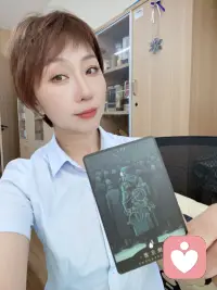 什么样的挫败，
也不能掩盖炙热内心里爬出的“藤蔓”。配图