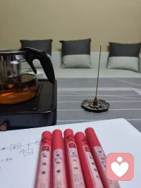 12岁的孩子不愿意去学校
秘密藏在父母的关系里
站在孩子的角度
他经验到什么配图