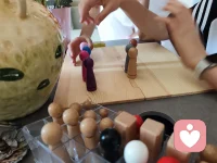 孩子的每一个人偶摆放
都能看到对家人的情绪和期待配图