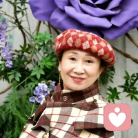 14岁女孩的自卑独白与情侣的情感疏离，像两面镜子照出我的模样：半生漂泊他乡，心似浮萍无处安放。幸而重拾书本，在给力课堂既疗愈他人，也找到了归途。