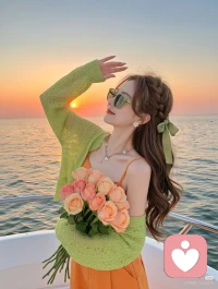 忙完一阵的午后，总喜欢给自己留几分钟安静的时光。
 
作为一名倾听师，习惯了在屏幕这一端耐心守候，也格外珍惜此刻能静下心来，读一读自己的心情。窗外的阳光和手边的清茶，都是治愈。
 
感谢大家的信任，愿意把心事分享给我。今日依旧在线，期待与你相遇，听你聊聊。
 
✨ 午安寄语
心有山海，静而无争。愿我们在每个午后，都能安放疲惫，积攒能量。
 
#倾听师日常 #给力心理 #午安打卡 #心灵陪伴