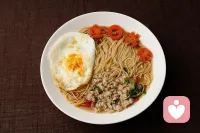 日常一碗面，在牵挂中，让亲情更暖！在关爱中，让友情更深！在自然中，让容颜更美！在诚实中，让心底更静！在简单中，让生活更艳！在祝福中！让生日快乐！
‖倾听师‖情绪树洞‖暖心陪伴‖配图