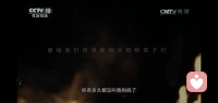 🌹🌹🌹给家长及倾听师朋友推荐一部纪录片——《镜子》，中国首部深度探讨家庭情感教育的真实电影，以代际情感问题为切入点，通过呈现三个家庭的社会学样本，审视中国家庭面临的亲子关系等情感问题，强调孩子是家庭的镜子，家庭是社会的镜子，“问题孩子” 往往源于问题家庭教育模式。通过对三个家庭的深入剖析，看到家庭教育的复杂性和重要性。父母的教育方式、家庭氛围以及亲子关系，都对孩子的成长产生着深远影响。