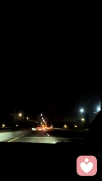 再次走在七年前朝夕相伴的路上，午时踏入广州，直至凌晨两点才回到东莞。街头行人络绎不绝，高速路上货运车辆缓缓驶过，点点霓虹在夜色里明明灭灭。置身其间，心中格外安宁，过往心绪都归于平和。配图