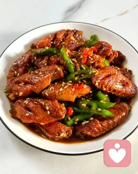 这个世界上属于你的东西只有两样，一个是健康，一个是快乐，如果你把这两样东西都弄没了，那么你在这个世界，就真的是一无所有了。所以无论发生什么，无论你遇到多么大的坎坷，无论你有多放不下，你都要学会顺其自然，所谓车到山前必有路，往后余生，你最重要的事就是想尽一切办法让自己快乐。配图