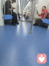 你要珍惜那个给你花钱的人，不管你们是什么关系。因为钱对每个人来说都是不够用的，给你花钱不是因为他傻或有钱，而是那一刻他觉得你比钱重要。成年人的世界里，把钱和时间给谁就是最直接的爱，没有例外。