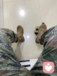 不要焦虑，不要困惑，大千世界，每一种爱都值得被尊重，不要过于在意他人的看法，人这一生会被很多人定义，但只有自己最了解自己，日子已经这么难了，所以就不要再为难自己，好好地生活，善待自己，才能让往后的时间越发的有意义。配图