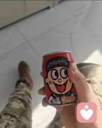 线下的倾听室结识到了特别多的同性的来访者，在这群兄弟的身上，看到了他们的热情、真挚、善良、感性，对爱情的憧憬，对情感的守护。但是在这个过程当中，每一个人都经历了无数的坎坷，每个人身上都背负着所谓的世俗，所谓的对与错。但是在种种的非议面前，还是有一部分人坚持了自己内心最真实的想法。我始终坚信，每一份爱情都值得被尊重。恰巧你喜欢的这个人跟你是同性别而已，不是多赞扬，但有一些感情真的就是没有办法去言说，例如你喜欢红色，他喜欢黑色，喜欢黑色的他不喜欢红色，难道你就说不喜欢红色的人都不正常吗？当然不会，这是一个包容的社会，一个包容性非常强的社会，允许自己做自己，也允许别人做别人。不要去用自己强加的观念跟方式把这个人设定到某一个层面上，当然，影响不了任何，但对于情感的尊重，还是要全力以赴地去守护，不论是他，还是她。配图