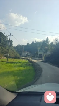 不解释的，才叫从容！不执着的，才叫看破！不完美的，才是人生！用心甘情愿的态度，过随遇而安的生活！你在，世界就在！