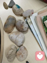 好好吃饭好好睡觉就是最好的良药。王暖暖太缺爱了。连全身纹身的恶魔也看得上。以后见到纹身的男人最好离得远远的啊。配图